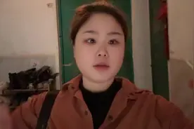 刘玥玥小朋友一早上被拉起来去做复查没睡好一脸的不开心😂刘玥…视频封面