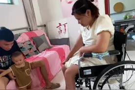 宝宝好懂事，自己慢慢学会了走路。感觉宝宝特别的可爱活泼是我们的骄傲。#残疾人的生活 #生活不会辜负每一个努力的人 #懂事的孩子 @DOU+小助手视频封面