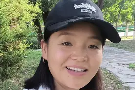 拍拍身上的灰尘，振作疲惫的精神，远方已是坎坷路，也许要孤孤单单走一程！视频封面