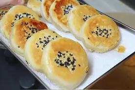 传统的潮汕绿豆饼，表皮酥脆，馅料绵滑清甜，不用炒馅料，不用烤箱，简单不易翻车#小喵麻麻甜品#绿豆饼#广式糕点视频封面