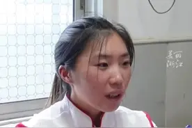 只爱吃大伯烧的土豆饼，亚运首金邹佳琪和家人团聚，大伯早上5点多就准备了！#杭州亚运会  #亚运最前线  #闪耀吧亚运视频封面