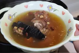 天气湿湿哒哒的，这个适合春天的汤水，小朋友睡觉不踏实的可以试试这样煲汤#广东汤水#食疗养生视频封面
