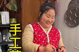地里的菠菜下来了，那菠菜给家人做个菠菜搓搓，味道美极了#妈呀太香了 #地方特色美食 #把家乡的味道分享给大家视频封面