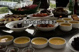 带女朋友来陆家嘴三件套金茂大厦花200多畅吃日料 东南亚菜品 本帮菜 真的超值 背靠就是东方明珠绝佳观景位！#夜上海 #陆家嘴三件套 #一口就被惊艳到的美食 #春日品味沪上美食 #魔都上海视频封面