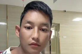 今天来换个管子，到了这里医生在忙说稍微等一会儿，这个很快就换完了，于是就发个视频给大家说一下，放心，我目前的状态勉强还可以