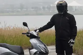 搭载本田ESP发动机的独立标小踏板NPF125到底怎么样？ #五羊本田#  #NPF125# #本田NPF125