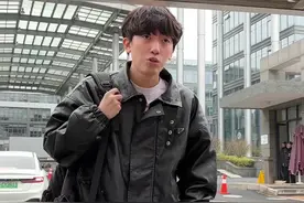 和煎饼摊老板混熟了还有这种好事？#一人分饰多角视频封面