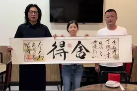 执笔游学换美食，朱缘主慷慨结缘的不仅是热气腾腾的佳肴，更是人间最质朴的温暖，感恩这份美好的相遇，真心换真心#聊荣原创书法#人间烟火#正能量#传统文化#上热搜视频封面