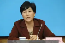 已退休的她，主动投案！#朱家美视频封面