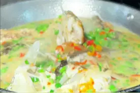 水煮活鱼 我喜欢吃鱼，鱼很多种做法，这种做法简单好吃，适合家庭做，不复杂。你喜欢吗#水煮鱼#水煮活鱼 #鱼的花式做法 #美食教程 #湘厨唐金龙视频封面
