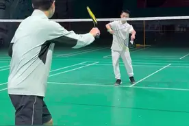#浦锐狂徒SS #羽毛球 汤老师教你双打接发#假动作 让点推球#羽毛球教学#是时候展现真正的技术了视频封面