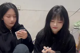 趣味游戏炸金花 真的是英雄难过美人关@沙雕表妹  #是时候展现真正的技术了 #沙雕女孩欢乐多 #是时候展现真正的牌技了 #视频纯属娱乐请勿模仿 #意想不到的结局视频封面