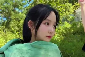 两个女人模拟乌龟与兔子赛跑，兔子跑的很快，很骄傲，结果意外了 #内容启发搜索视频封面