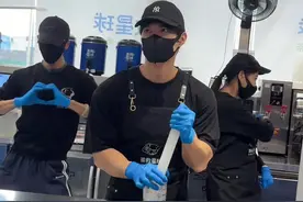 给我来一杯拼好梗！ 笑的我应在江湖囧架架哈哈哈哈哈哈哈哈哈哈#搞笑 #声优都是怪物