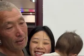 今天视频更新晚了就顺便用手机记录下来了，就是公公发工资了非要给我这个当儿媳的，虽然不是很多，但是看的出来我爸很重视我，谢谢爸心意领了