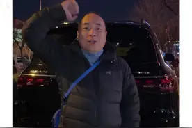 天津港14年销售帮粉丝发车日常第181集，天津港为数不多的轿车，今天安排一个，奔驰S500平行进口的优势还是挺大的，感谢章总，出发绍兴#丢哥带你逛天津港#定金发全国#出发吧伟大的车友啊#奔驰S500视频封面