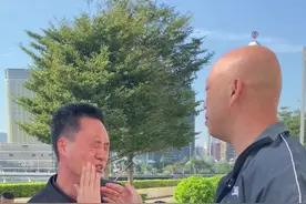悔不当初 今天帮助了一位“安徽阜阳的网友”回家 ，他一见我就疯狂的抽自己的嘴巴子”兄弟，迷途 知返便是最好的归途！人生路上不仅要有前行的勇气，更要有转弯的智慧！峰回路转与山穷水尽，往往是一念之间。转个弯换个角度，会发现世界依然广阔，希望依旧存在！我们一起看看视频，他在澳门都干了一些啥？#澳门 #真实事件 #传递善良传递爱 #戒赌回头是岸 #原创视频  @老炮来了视频封面