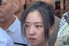 网红罗大美遇害案一审二次今日开庭，现在来了很多罗大美粉丝及市民朋友，他们一起高喊加油，为大美家人加油，为大美爸爸 妈妈 妹妹加油#网红罗大美 #网红罗大美被熟人绑架勒索遇害 #罗大美开庭 #罗大美妹妹 #热点新闻事件