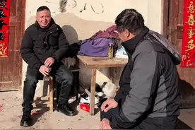 爷爷对儿子和大孙子的区别对待，这儿子可能是充话费送的？都说隔辈亲，我们这陈家体现的淋漓尽致啊😂#瞧这一家子#隔辈亲#亲人团聚#看一遍笑一遍视频封面