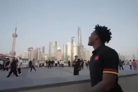 🔥网红甲亢哥:第一次来到中国上海，打破西方对中国的印象视频封面