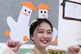 坐好我们一起复习古诗啦🤣🤣🤣#幼儿手指游戏 #课前律动 #手指操 #幼儿园 #古诗手势舞视频封面