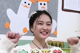坐好我们一起复习古诗啦🤣🤣🤣#幼儿手指游戏 #课前律动 #手指操 #幼儿园 #古诗手势舞视频封面