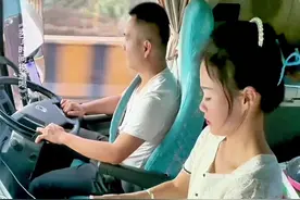 妻子陪着丈夫跑大货车，每天换着花样给丈夫做饭。夫妻同心共同努力，酸甜苦辣一起品，粗茶淡饭一起尝！#一生守候一生陪伴视频封面