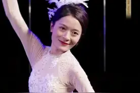与辉同行歌伴舞《彩云之南》，表演者：安安 ， 传熙，董宇辉：排练没啥用一点不一样，与辉同行阅山河云南行#彩云之南 #董宇辉 #与辉同行 #与辉同行云南行 #云南视频封面