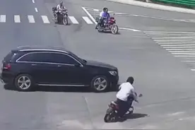 对方摩托车闯红灯，为什么还要自己承担一部分的责任呢？#汽车知识分享视频封面