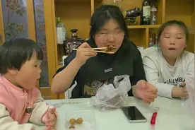 这三个玩意不出意外又在背后蛐蛐我呢？#搞笑#搞笑视频#姐妹#母女视频封面