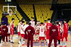赵睿携手周琦强势回归！FIBA更新中国男篮主场迎战日本12人名单视频封面