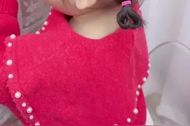 小女宝头发短发量少，就这样简单扎起来，可爱又好看 #儿童编发 #生女儿就是用来打扮的 #手残党也能学会的发型 #小皮筋 #新年发型不重样