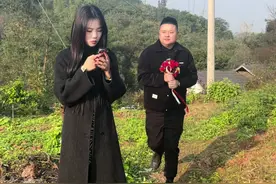 35岁男子从未谈过对象，因为他心里一直住着一个忘不了的人，父母担心他的终身 大事，就请媒人给他介绍了一个相亲对象，媒人说对方是个护士，人很好！听到是护士，就答应见一面试试，来到约定的地点上前一看，男子瞬间激动的跪地痛哭，对方竟然是三年前救他一命的护士，这些年他一直苦苦寻找自己的救命恩人，没想到竟以这种方式遇见，念念不忘必有回响！缘分来了挡都挡不住啊！看来这就是命中注定的缘分，无以为报唯有用余生去报答她的救命之恩！视频封面