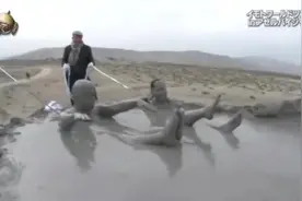 挑战泥火山泡泡浴，你敢往里跳吗？#日本综艺 #看一遍笑一遍视频封面