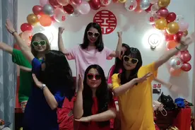 沙雕姐妹团，结婚晨袍就这样拍 新婚快乐！#一群小可爱 #闺蜜结婚视频封面