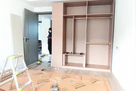 三位师傅一起上门安装，把房东高兴坏了，直呼专业#全屋定制视频封面