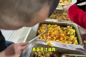 中午带安东升吃一顿西山焦煤职工的培训餐！可把安东升吃高兴了😊视频封面