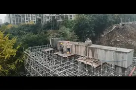 重庆轨道交通15号线果塘站肖家河大桥拆除进入盖梁墩柱拆除阶段视频封面