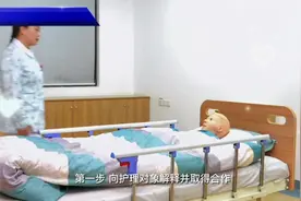 养老护理员实操 二 手、足部清洁#服务我们是认真的 #养老护理视频封面