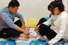 挠脚心大赛，完美获胜#这操作都看傻了 #夫妻日常视频封面