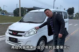 拉人拉货五菱神车荣光V#创业致富首选五菱 #五菱神车 #拉货视频封面