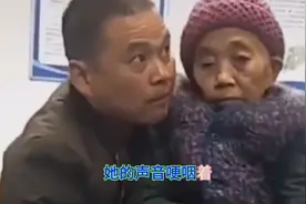 孝顺儿子，抱着母亲为其取暖#百善孝为先 #真实事件 #民间故事视频封面