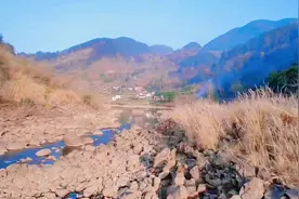 这是我的出生地 穿过东西南北 忘记了来时的路 吹过你吹过的风视频封面