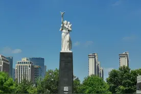 来南京一定要带孩子来一趟南京屠杀纪念馆！带上白菊安静走一圈视频封面