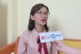 遛狗不栓绳违法！@东营人 文明养犬从自身做起图片