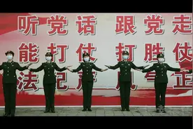 女兵手势舞《听我说谢谢你》隔屏致敬英雄！视频封面