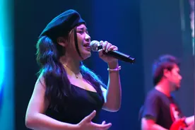 泰语歌：泰国美女歌手酒吧深情演唱，好好听！视频封面