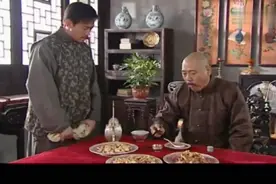 厨王：厨子给王爷做蒙古烤肉，烤好拿刀把肉刮下来，看着就有食欲视频封面