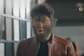 搞笑剧：拍电影不让卸妆，回家路上吓坏一摊人