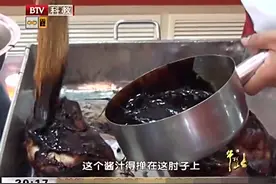 天福号酱肘子，上色全靠“掸”，老师傅说一滴酱油都没有